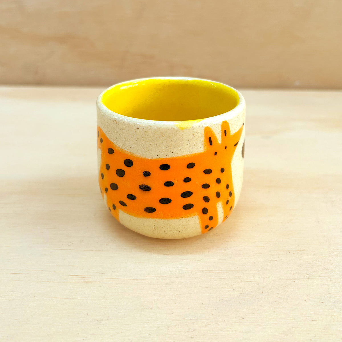 Taza pequeña perro naranja