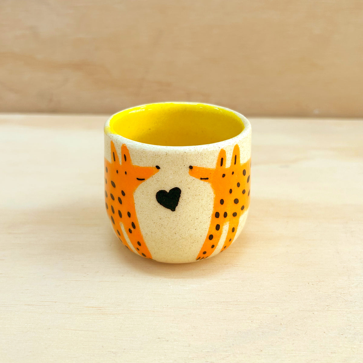 Taza pequeña perro naranja